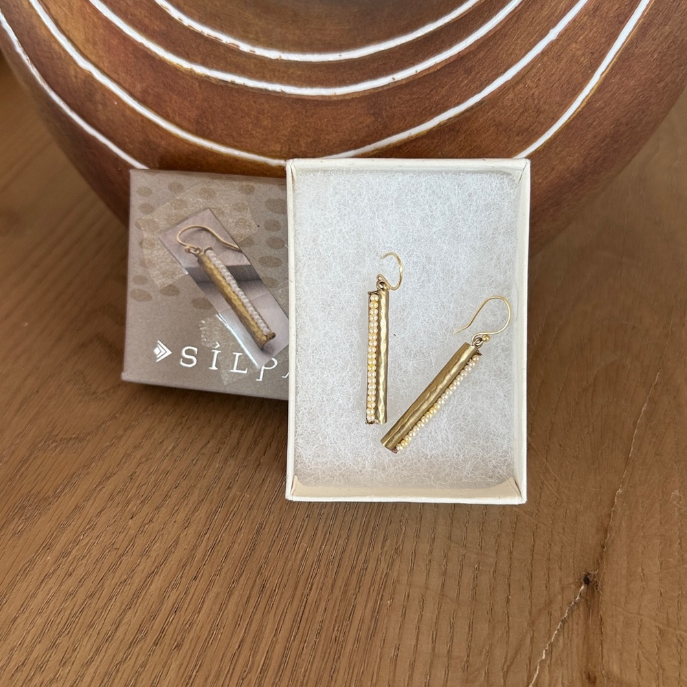 Silpada KR Pearl & Brass Earrings - Picture 5 of 7